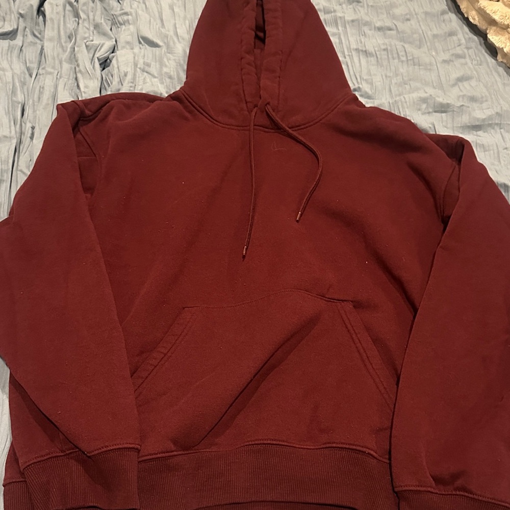 H&M Men’s Burgundy Hoodie